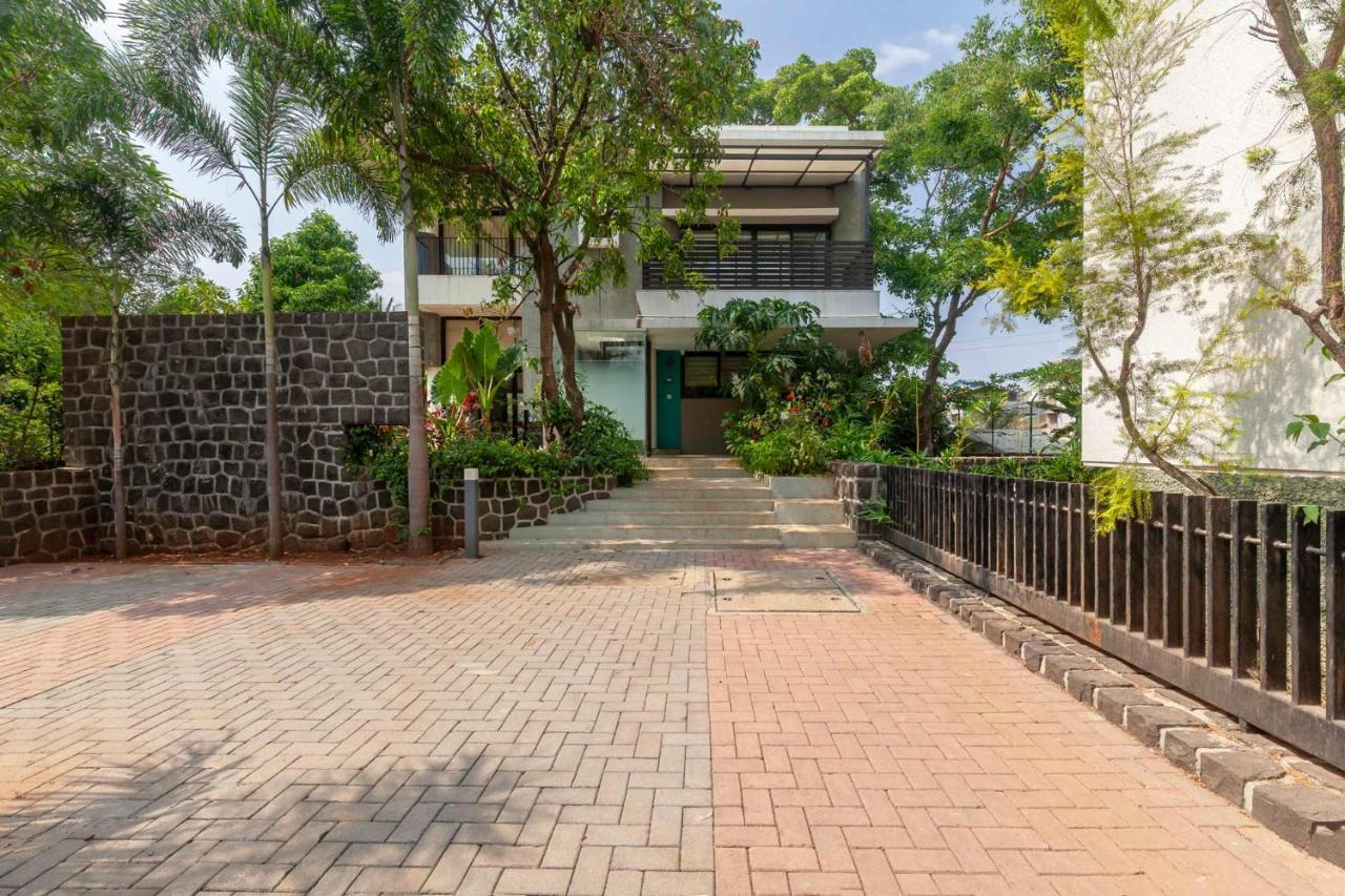 Villa Foresta By Stayvista With Modern Decor, Swimming Pool & Expansive Lawn For A Perfect Escape Lonavala Exterior foto